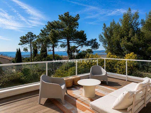 Villa avec piscine et terrasse