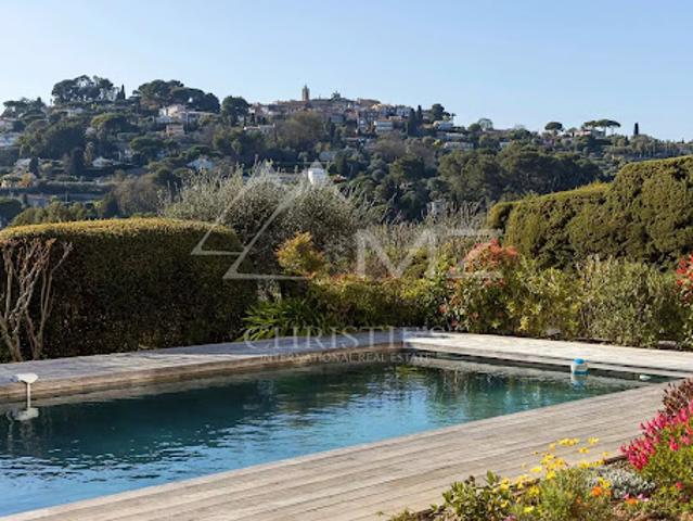 Villa avec piscine et terrasse