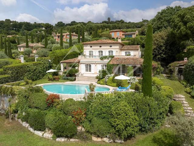 Villa avec piscine et terrasse