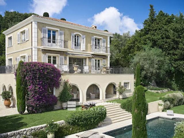 Villa avec piscine et terrasse