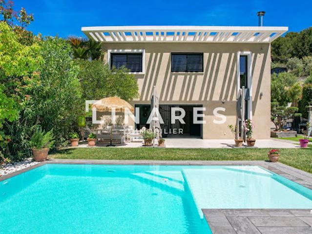 Villa avec piscine et terrasse
