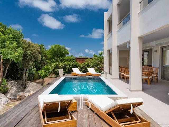 Villa avec piscine et terrasse