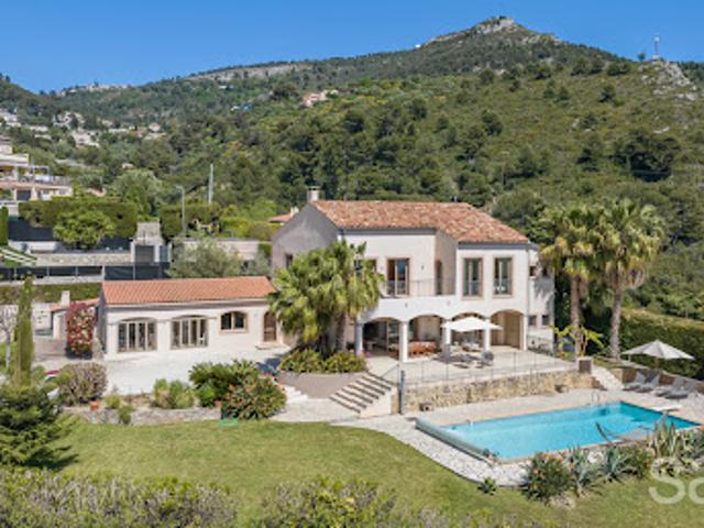 Villa avec piscine et terrasse