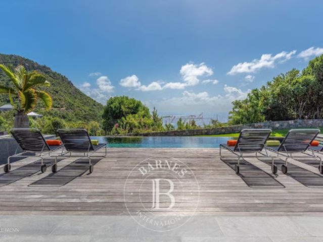 Villa avec piscine et terrasse