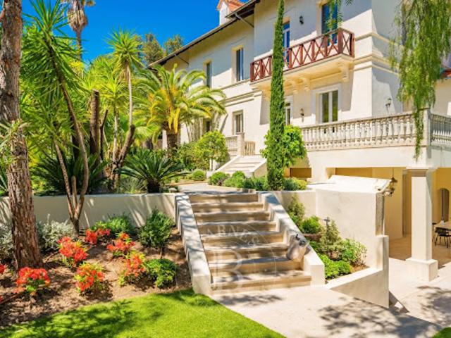 Villa avec piscine en bord de mer