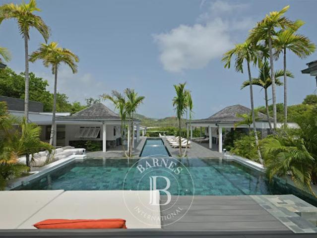 Villa avec piscine et terrasse