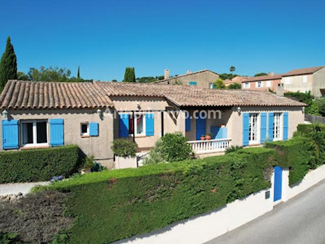 Villa avec piscine et terrasse