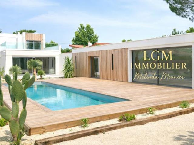 Villa avec piscine et terrasse