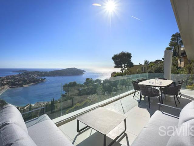Villa avec piscine et terrasse