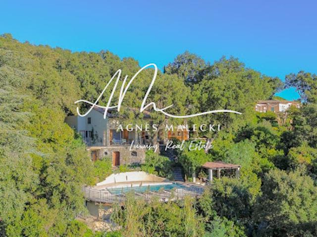 Villa avec piscine et terrasse