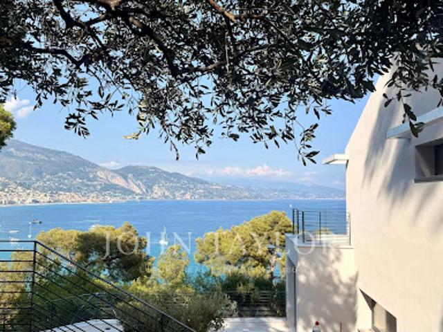 Villa avec piscine et terrasse