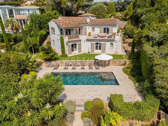 Villa avec piscine et terrasse