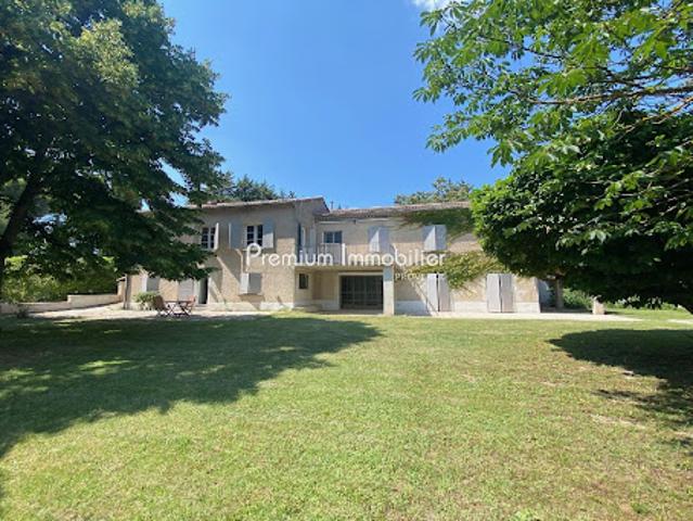 Villa avec piscine et terrasse
