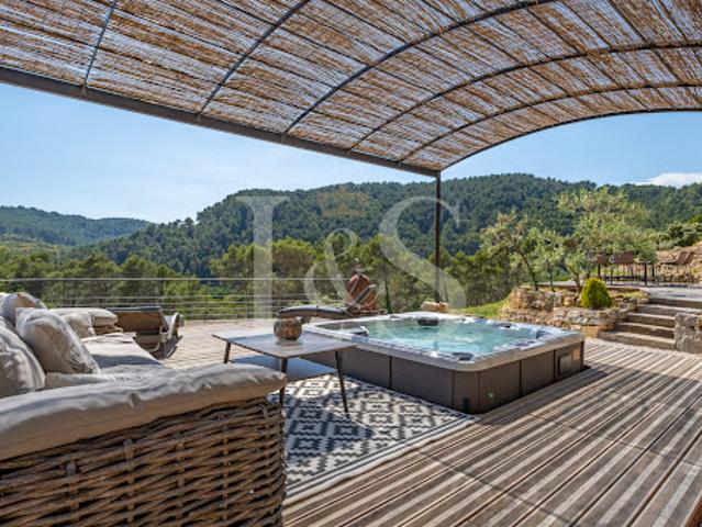 Villa avec piscine et terrasse