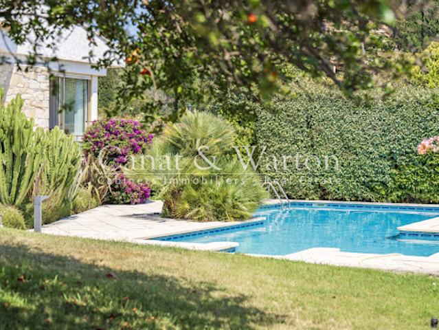 Villa avec piscine et terrasse