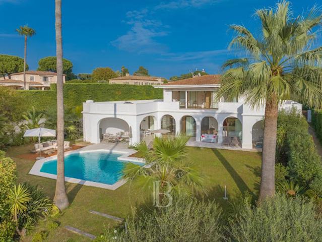 Villa avec piscine et terrasse