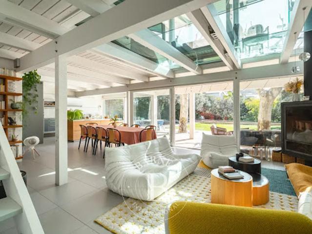 Villa avec piscine et terrasse