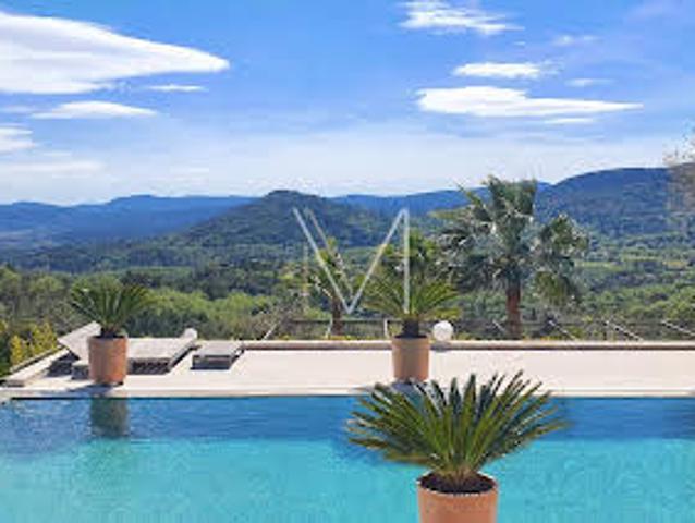 Villa avec piscine et jardin
