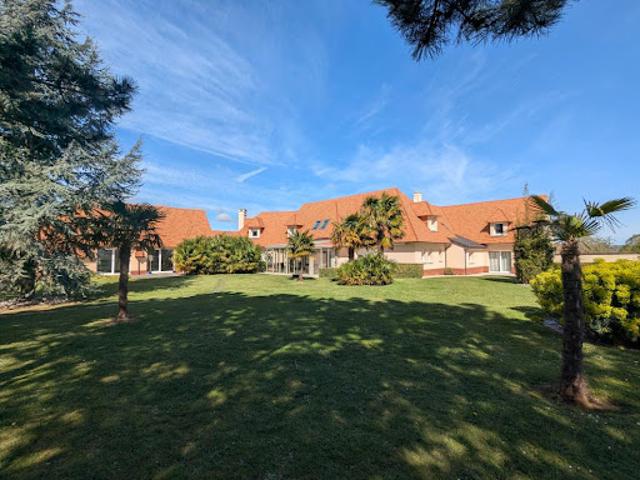 Villa avec piscine et terrasse
