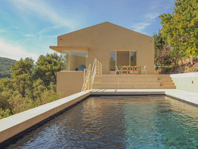Villa avec piscine et terrasse