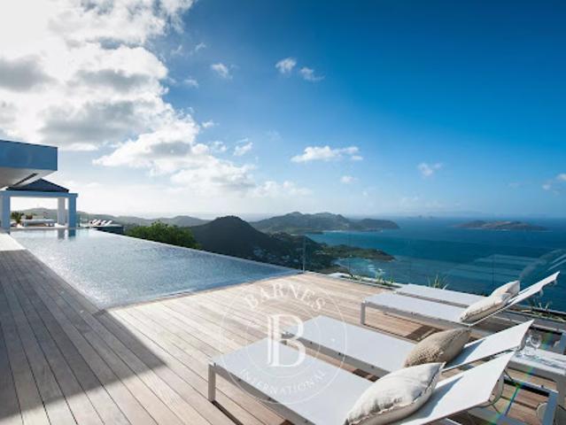 Villa avec piscine et terrasse