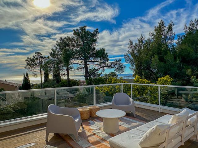Villa avec piscine et terrasse