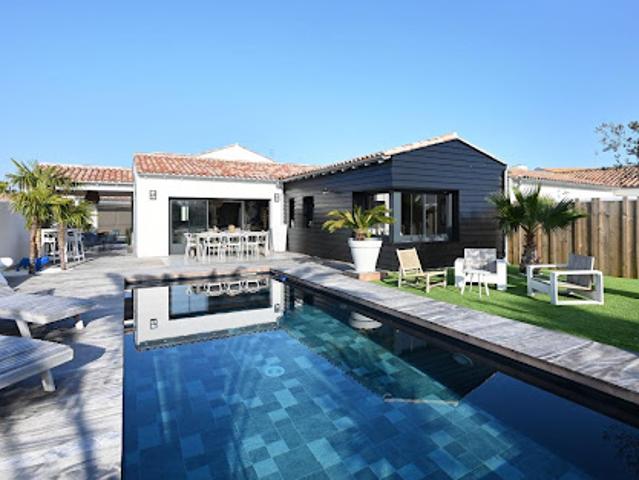 Villa avec piscine et terrasse