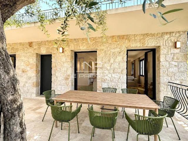 Villa avec piscine et terrasse