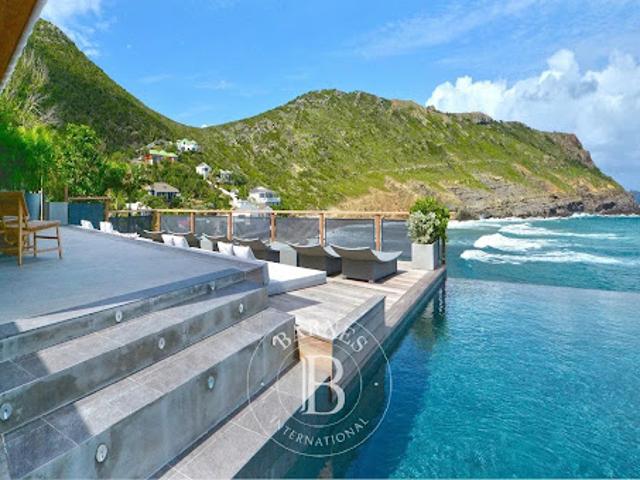 Villa avec piscine et terrasse