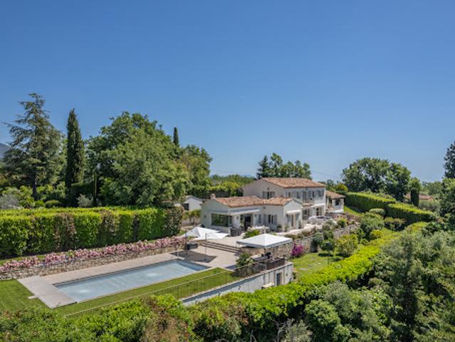 Villa avec piscine et terrasse