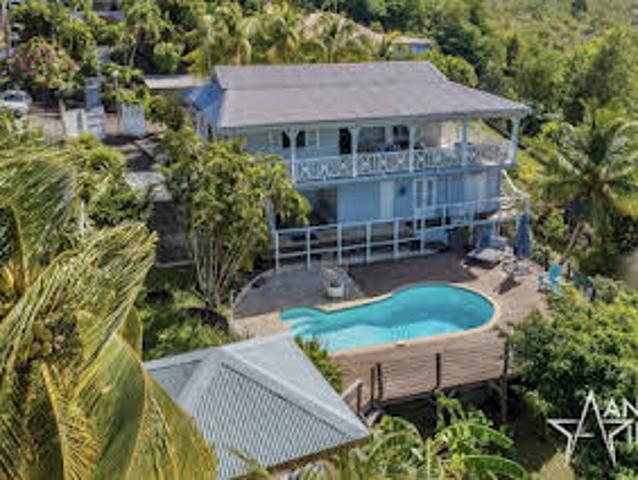 Villa avec piscine et jardin