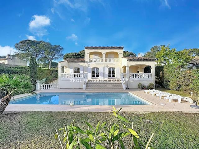 Villa avec piscine et terrasse