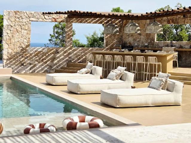 Villa avec piscine et terrasse