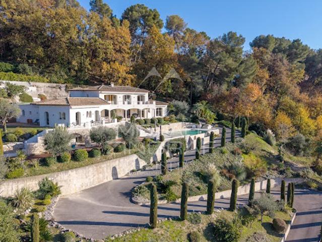 Villa avec piscine et terrasse