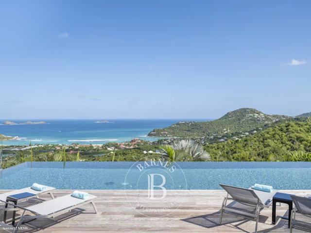Villa avec piscine et terrasse