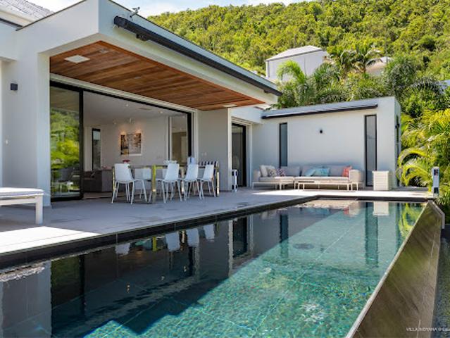 Villa avec piscine et terrasse