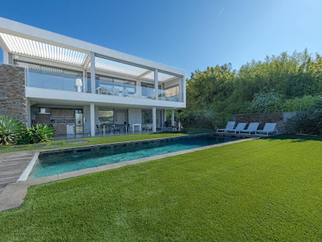 Villa avec piscine et terrasse