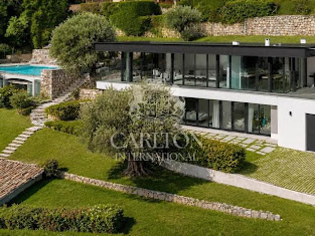 Villa avec piscine et terrasse