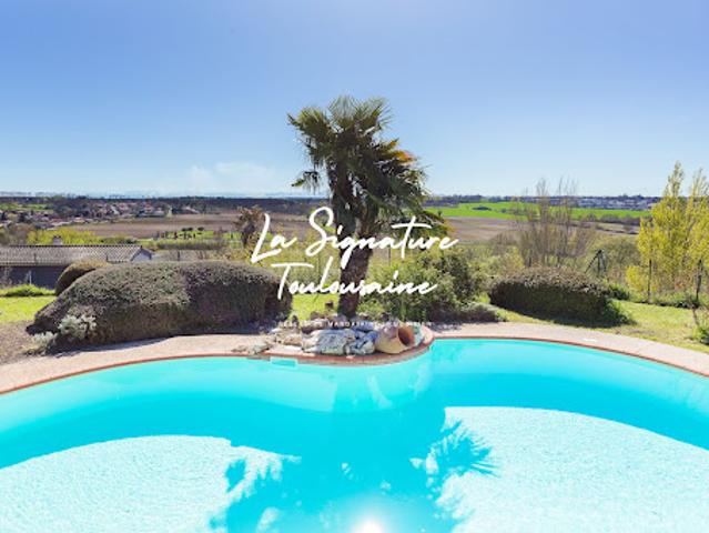 Villa avec piscine et terrasse