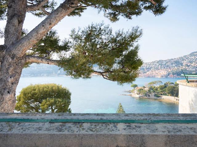 Villa avec piscine et terrasse