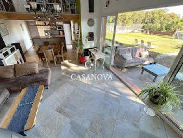 Villa avec piscine et terrasse