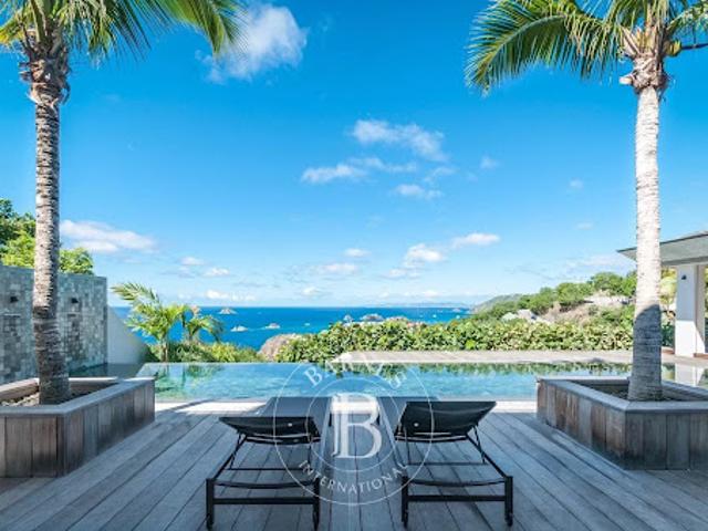 Villa avec piscine et terrasse