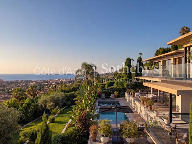 Villa avec piscine et terrasse