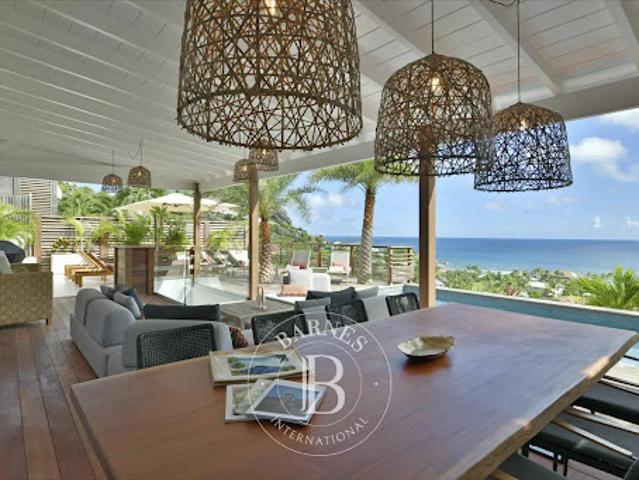 Villa avec piscine et terrasse