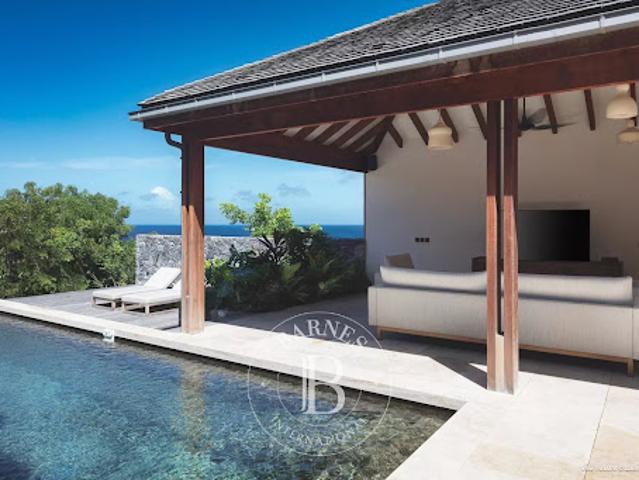 Villa avec piscine et terrasse