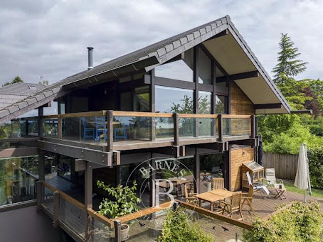 Villa avec piscine et terrasse