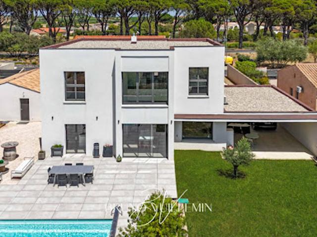 Villa avec piscine et terrasse