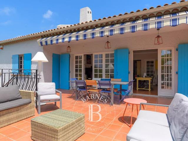 Villa avec piscine et terrasse