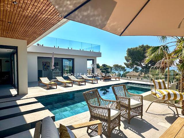 Villa avec piscine et terrasse