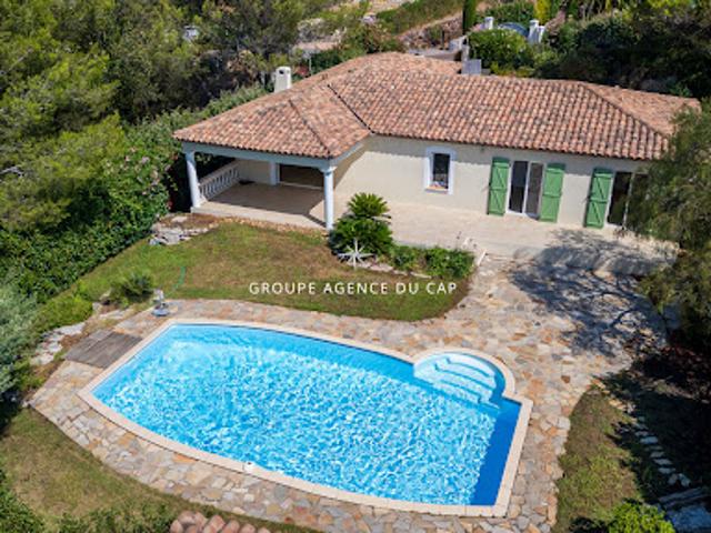 Villa avec piscine et terrasse